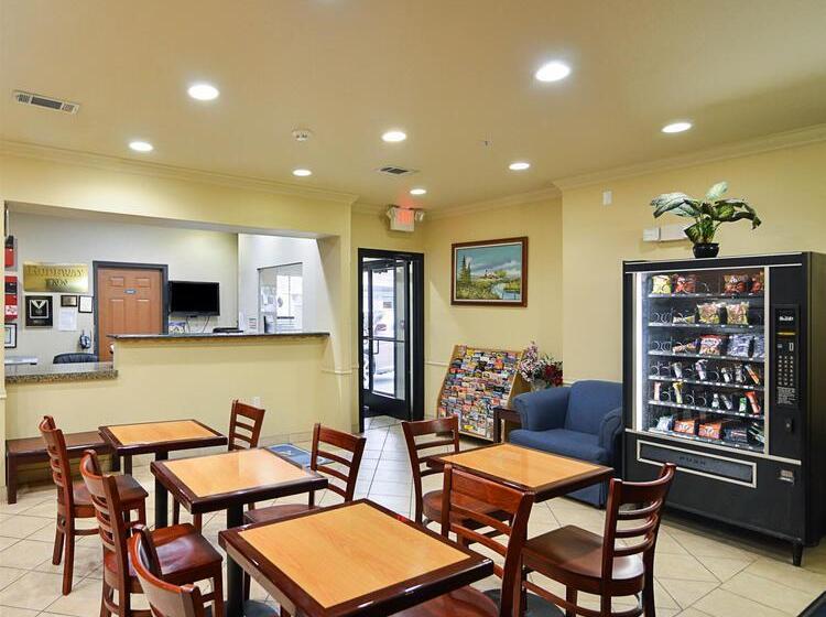 בית מלון כפרי Rodeway Inn Carrollton I 35e