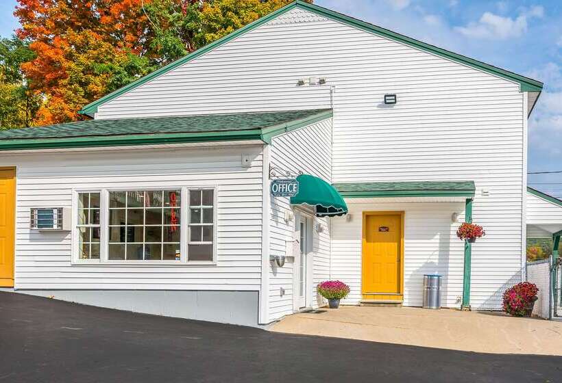 Отель Rodeway Inn Lake George Outlets