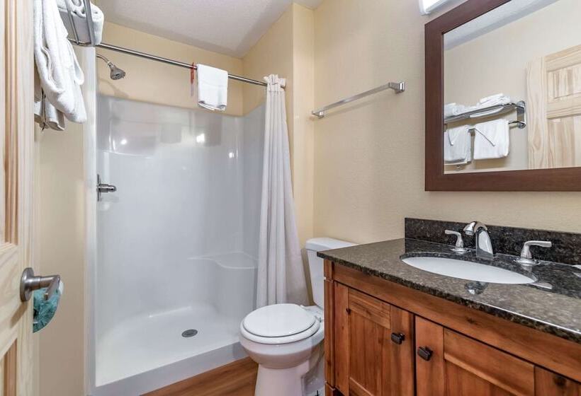 Отель Rodeway Inn Lake George Outlets