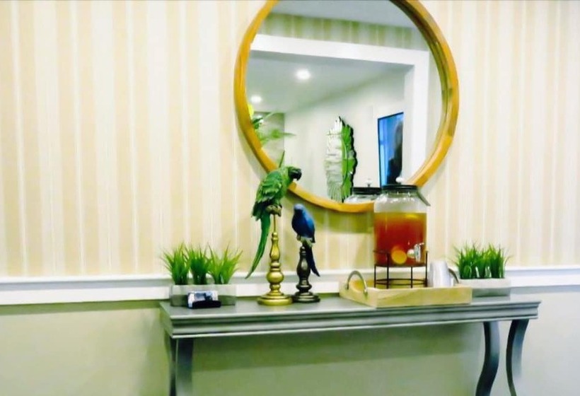 فندق Rodeway Inn Logan International Airport