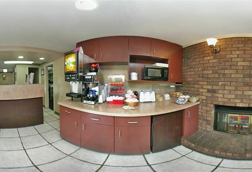 בית מלון כפרי Rodeway Inn Skyland