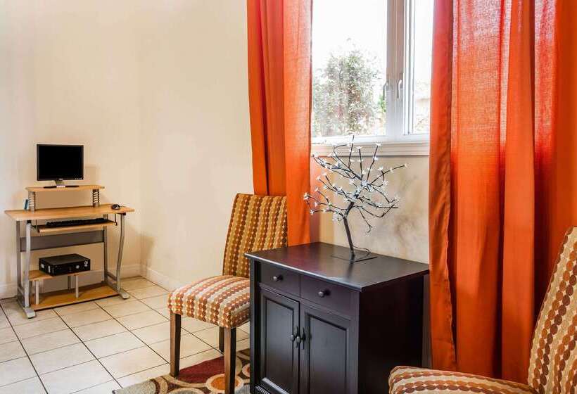 فندق Rodeway Inn & Suites