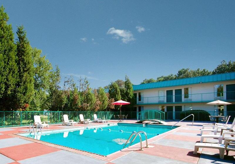 فندق Rodeway Inn & Suites