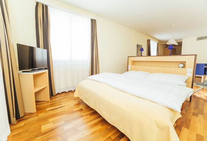 Royal Hotel   Urban Living