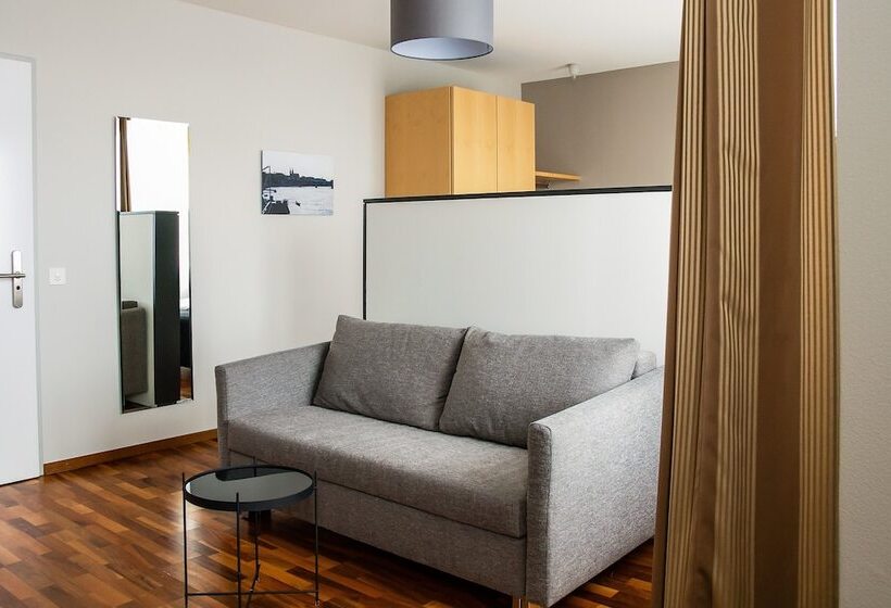 Royal Hotel   Urban Living