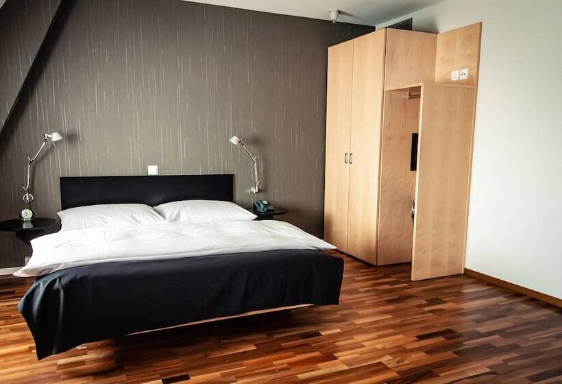 Royal Hotel   Urban Living