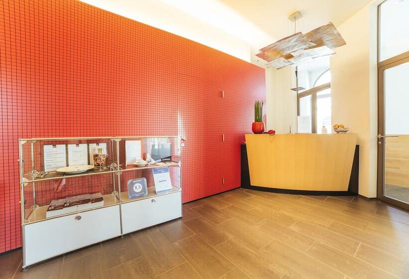 Royal Hotel   Urban Living