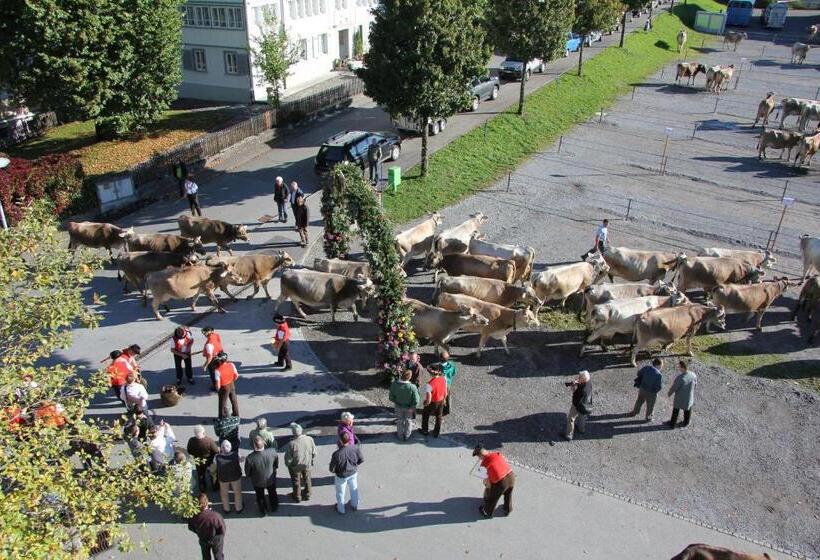 酒店 & Spezialitatenrestaurant Zur Linde