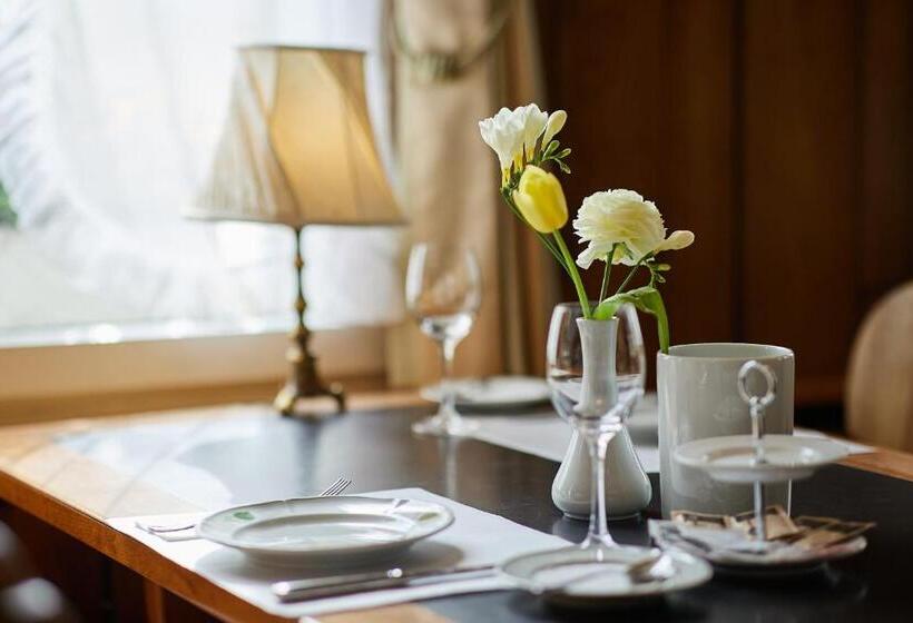 酒店 & Spezialitatenrestaurant Zur Linde