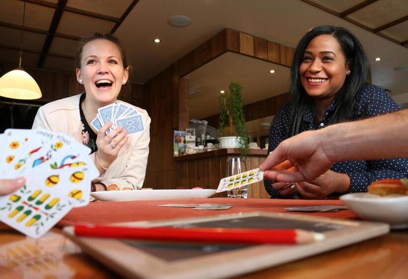 酒店 & Spezialitatenrestaurant Zur Linde