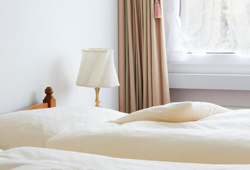 酒店 & Spezialitatenrestaurant Zur Linde