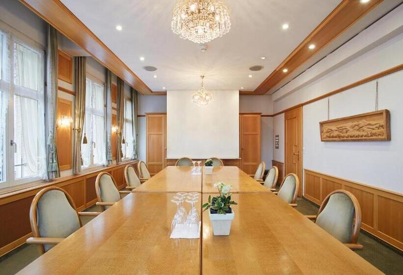 酒店 & Spezialitatenrestaurant Zur Linde