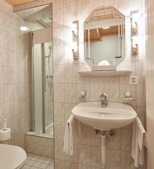 酒店 & Spezialitatenrestaurant Zur Linde