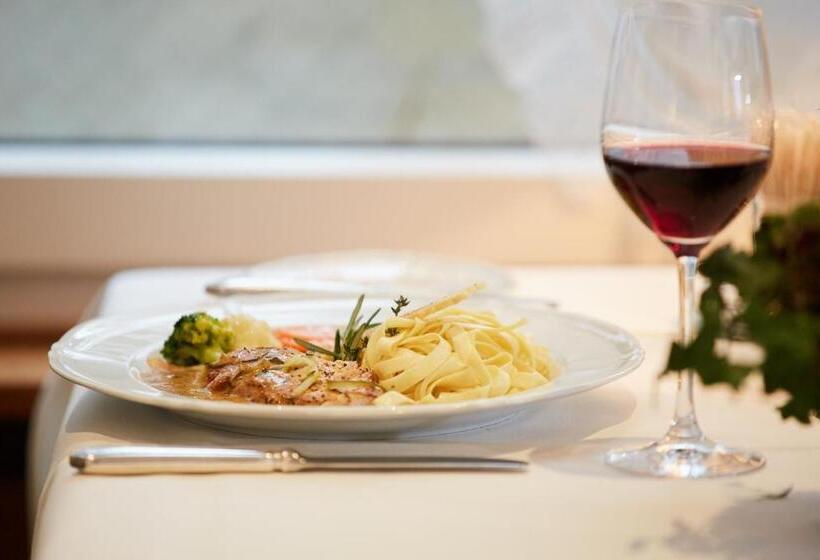 酒店 & Spezialitatenrestaurant Zur Linde