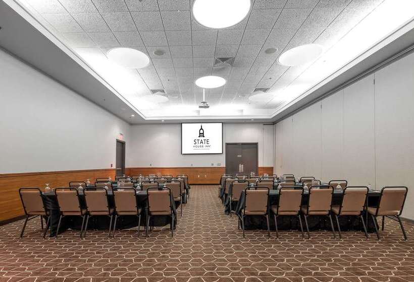 בית מלון כפרי State House Inn