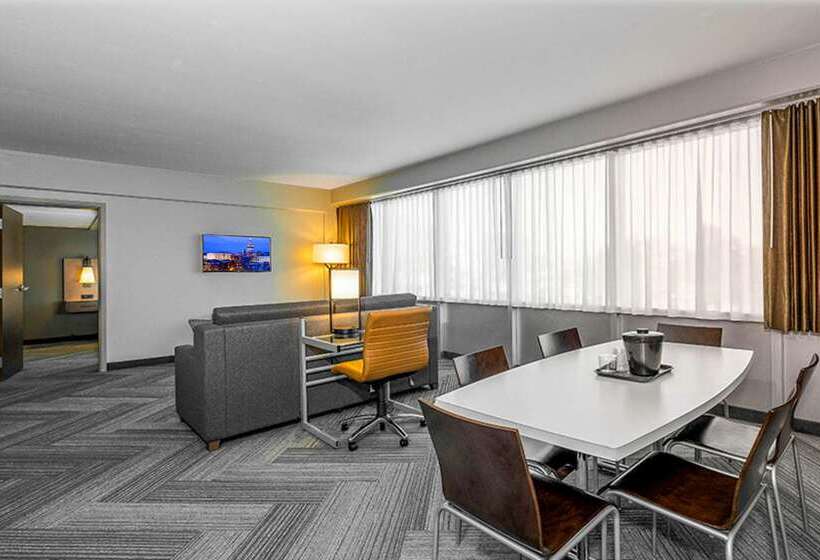 هتل State House Inn