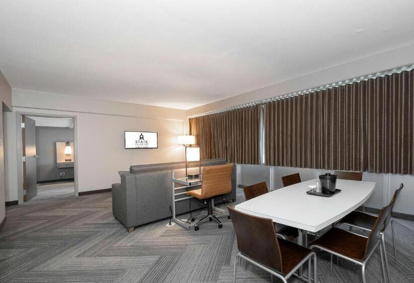 בית מלון כפרי State House Inn