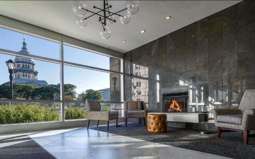 בית מלון כפרי State House Inn