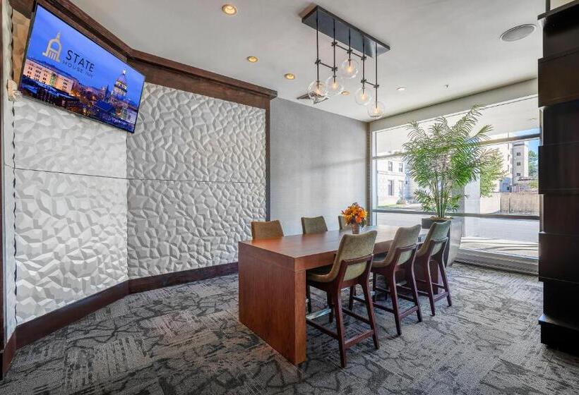 בית מלון כפרי State House Inn