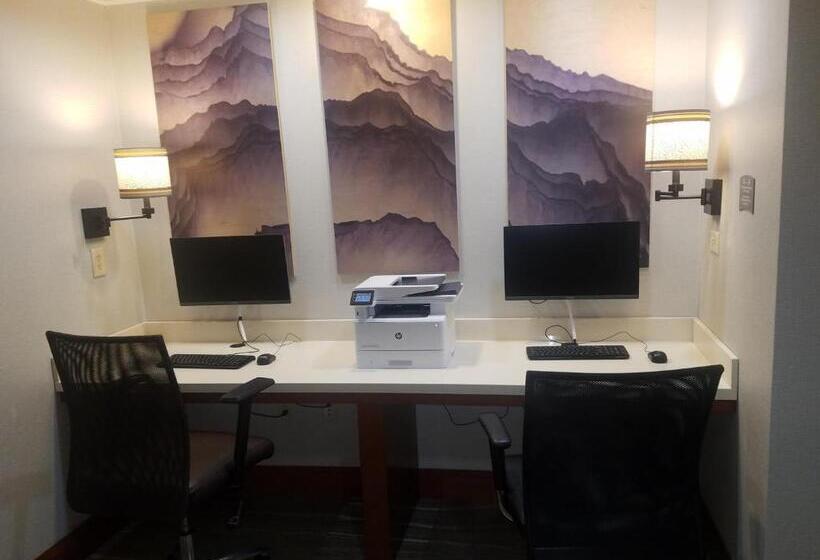 Отель Staybridge Suites Indianapolis Fishers, An Ihg