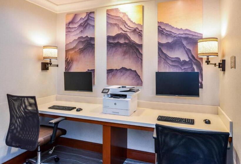 Отель Staybridge Suites Indianapolis Fishers, An Ihg