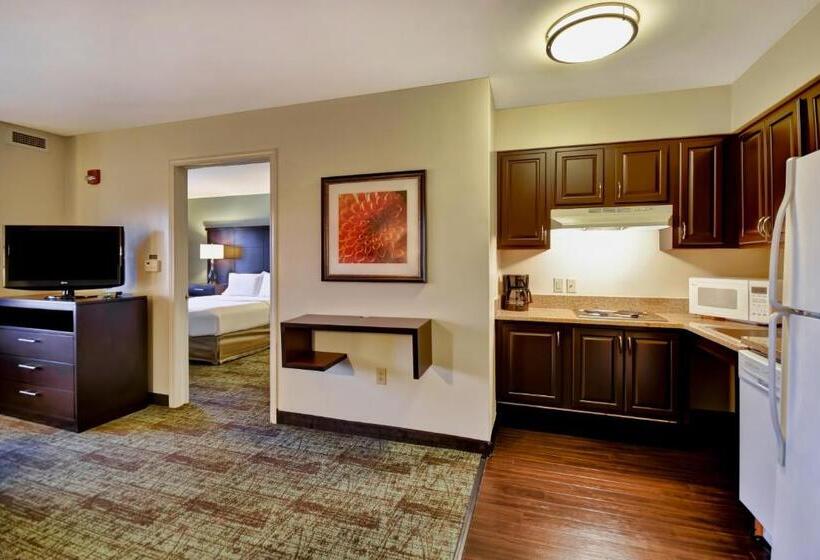 ホテル Staybridge Suites Madison   East, An Ihg