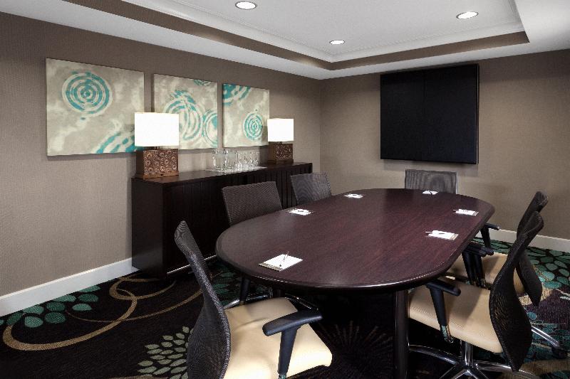 ホテル Staybridge Suites South Springfield By Ihg