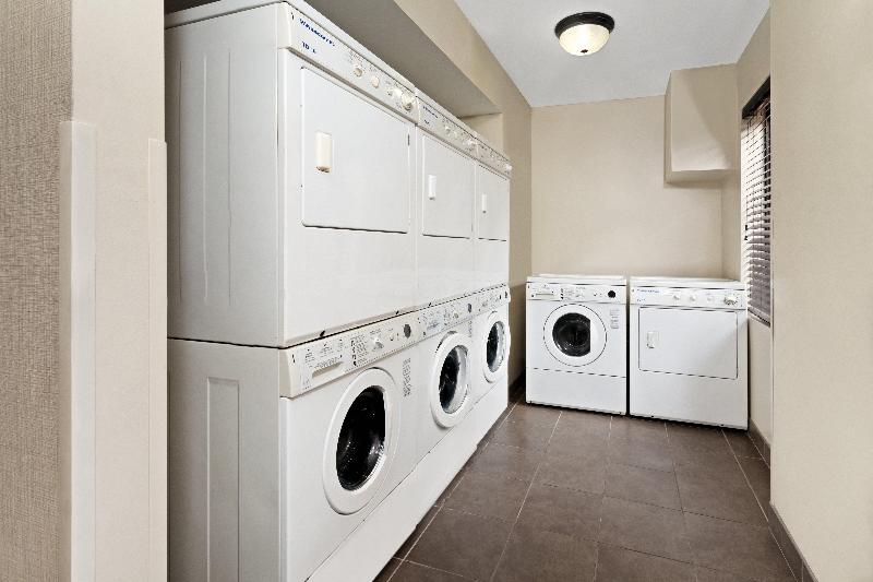 ホテル Staybridge Suites South Springfield By Ihg