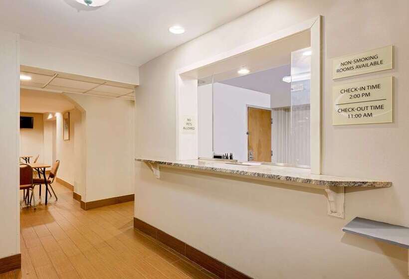 Отель Super 8 By Wyndham Allentown