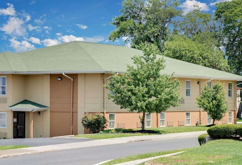 Отель Super 8 By Wyndham Allentown