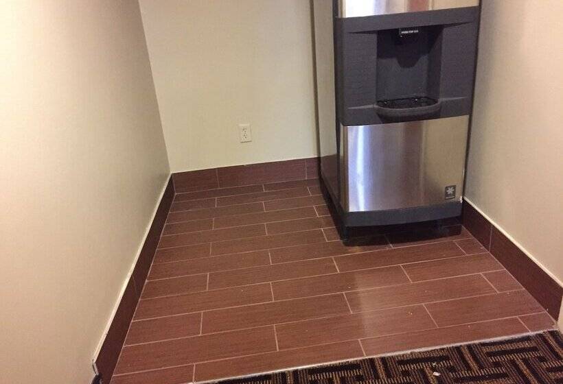 Отель Super 8 By Wyndham Allentown