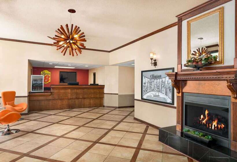 فندق Super 8 By Wyndham Clinton