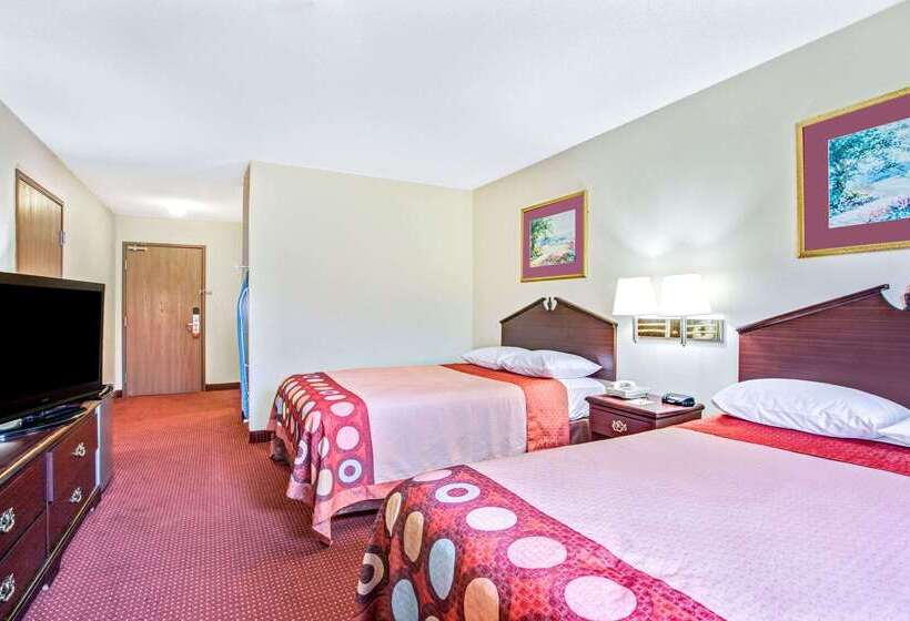 فندق Super 8 By Wyndham Clinton