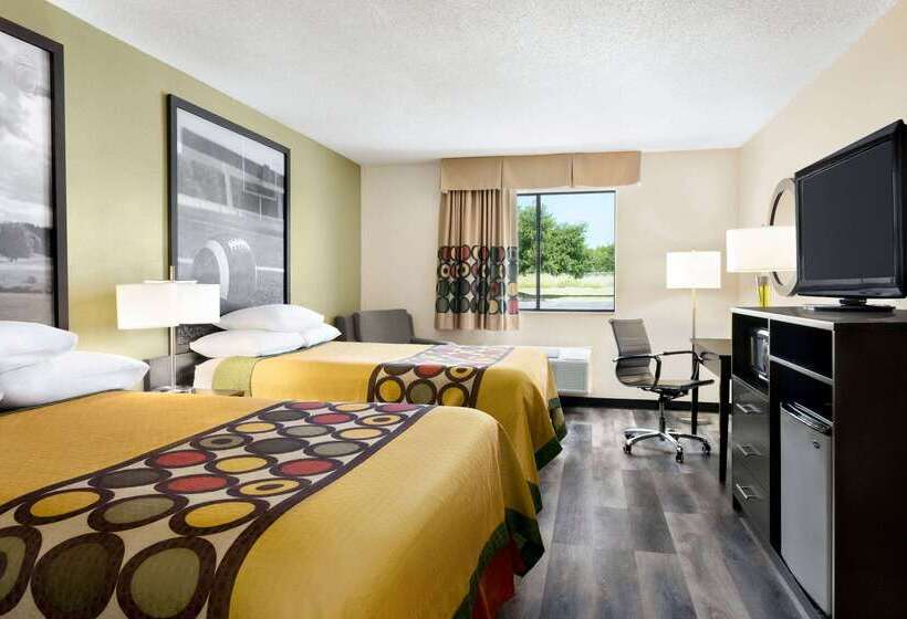 فندق Super 8 By Wyndham Clinton