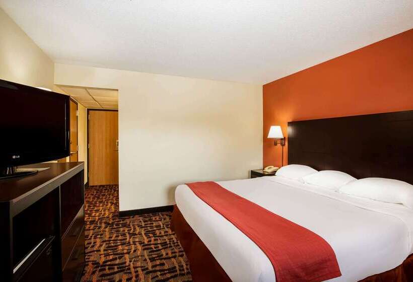 Отель Super 8 By Wyndham Lawrence Ku