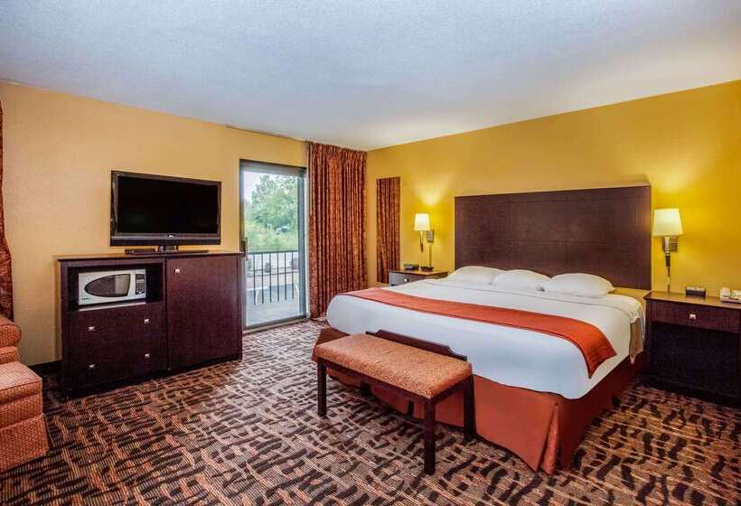 Отель Super 8 By Wyndham Lawrence Ku