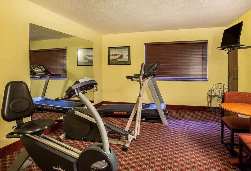 호텔 Super 8 By Wyndham Lawrence Ku