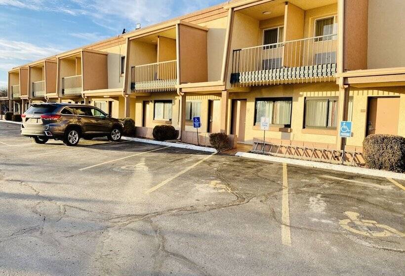 호텔 Super 8 By Wyndham Lawrence Ku