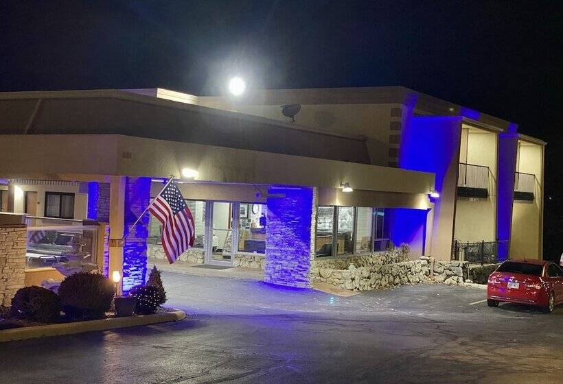 Отель Super 8 By Wyndham Lawrence Ku