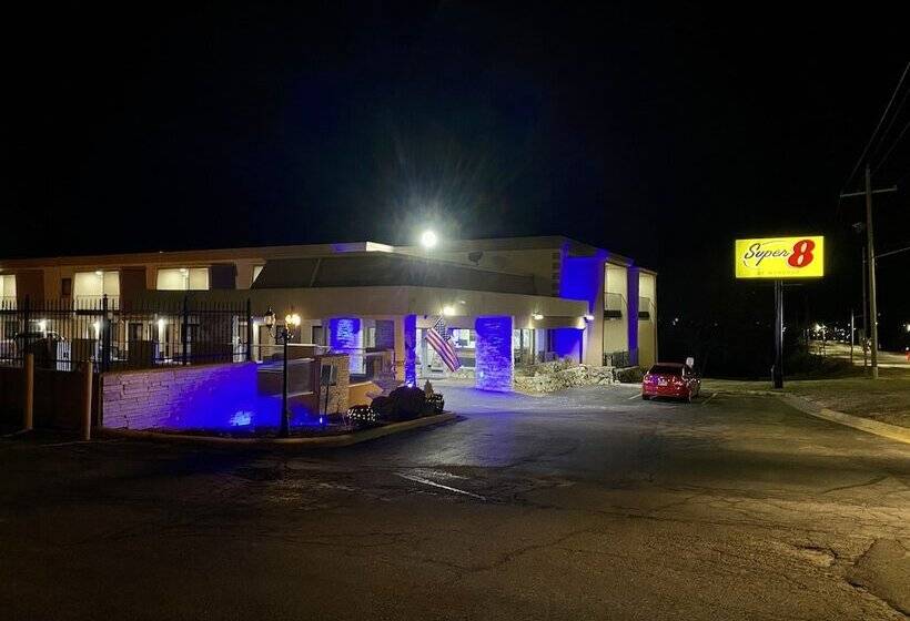 호텔 Super 8 By Wyndham Lawrence Ku