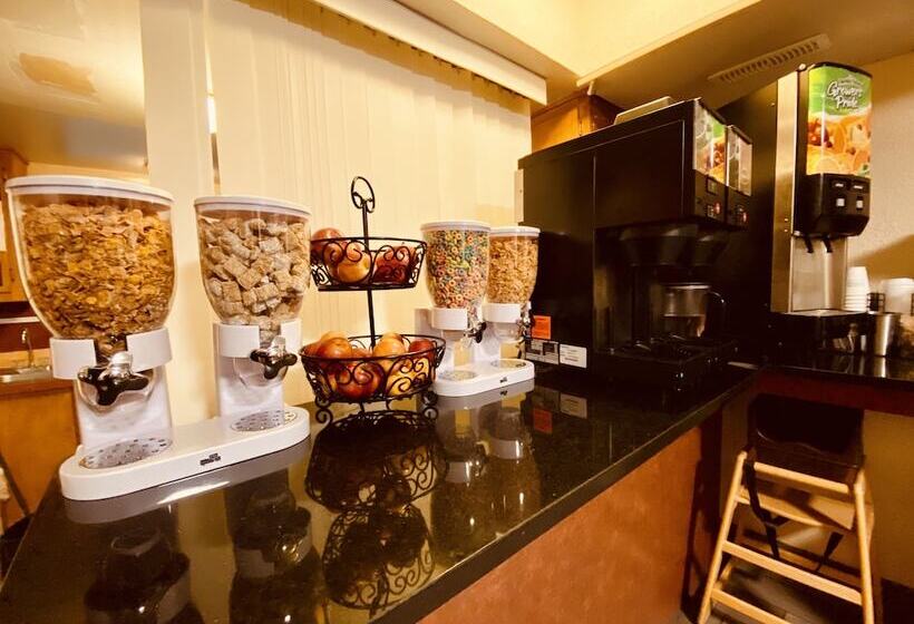 호텔 Super 8 By Wyndham Lawrence Ku