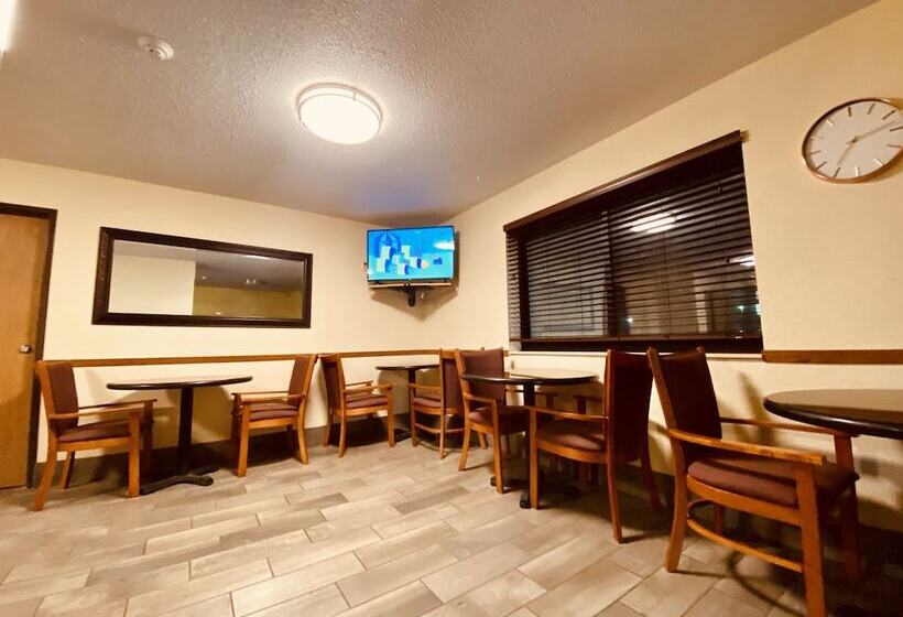 호텔 Super 8 By Wyndham Lawrence Ku