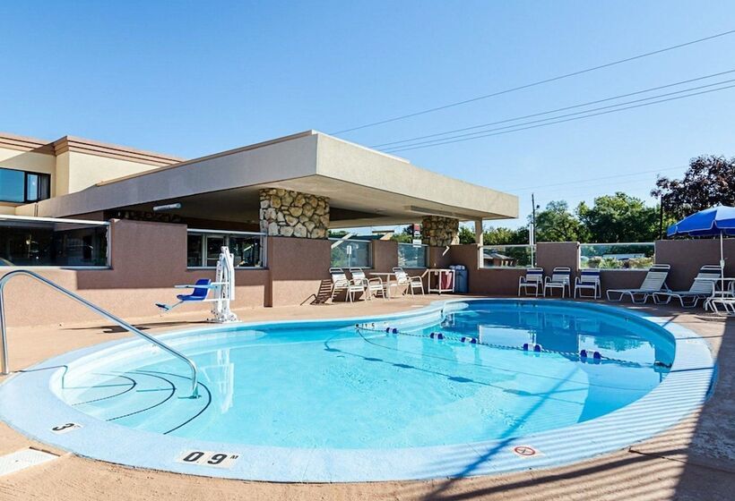 호텔 Super 8 By Wyndham Lawrence Ku