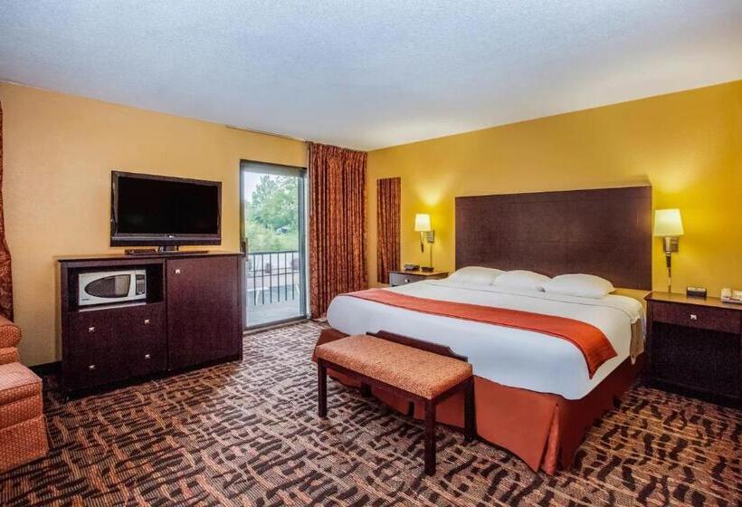 Отель Super 8 By Wyndham Lawrence Ku