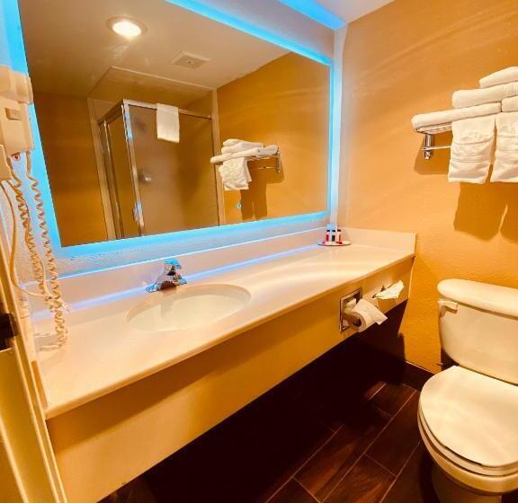 호텔 Super 8 By Wyndham Lawrence Ku