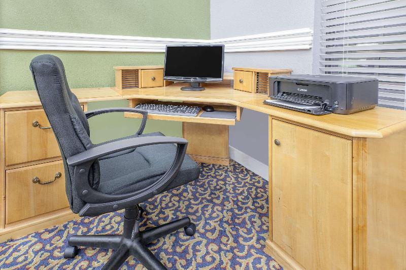 هتل Super 8 By Wyndham Lowell/bentonville/rogers Area