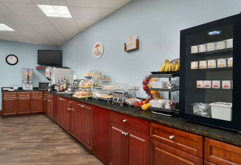 فندق Super 8 By Wyndham West Greenwich/providence