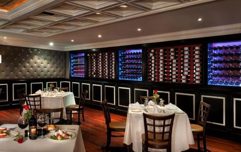 Отель The Inn at Fox Hollow