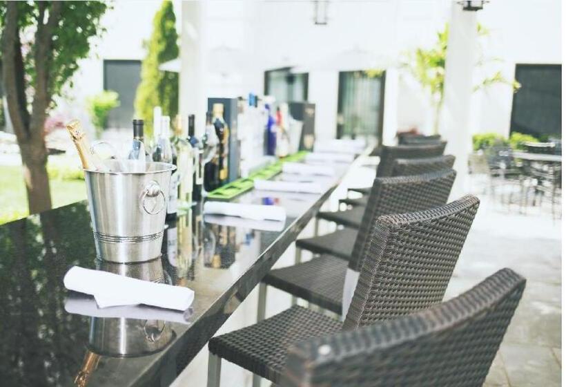 Отель The Inn at Fox Hollow