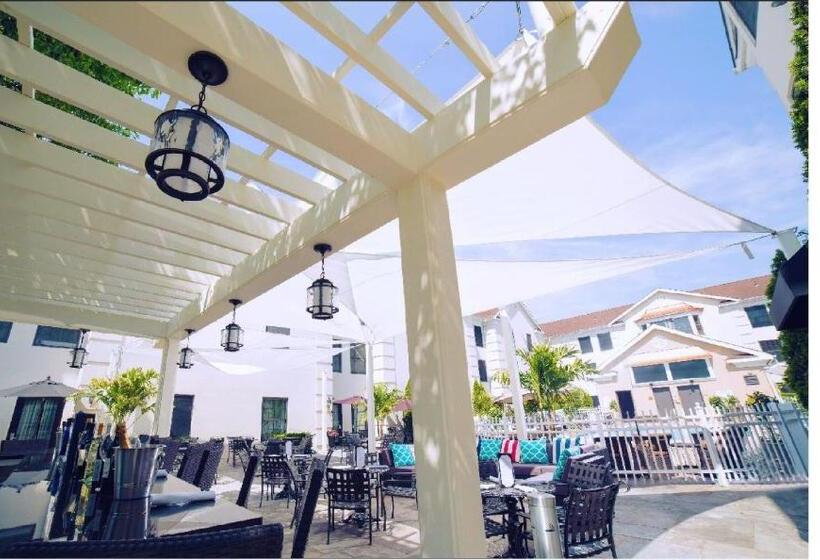 Отель The Inn at Fox Hollow